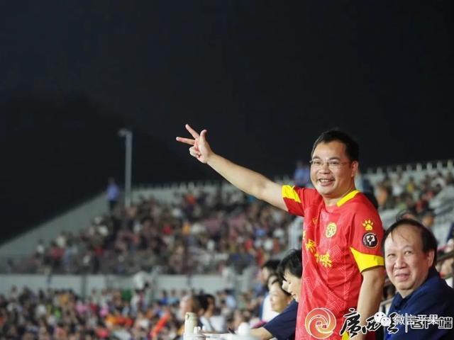 苏炳添回归首秀大放异彩，库里主场球迷高呼名字